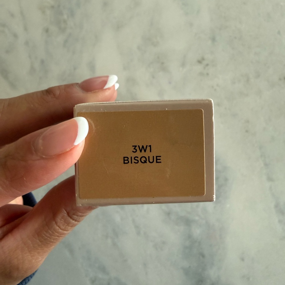 Laura Mercier Tinted Moisturizer Light Revealer - Cream Shade Bisque - Picture 5 of 11